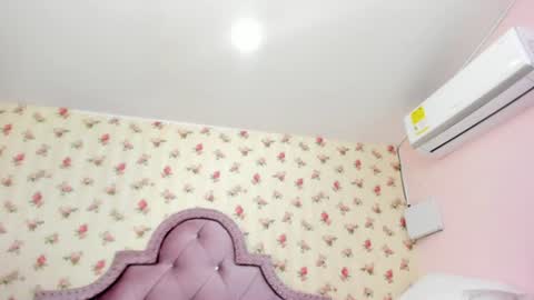 Snapshot of crystal_watson0 chatting on July 22, 1:14 pm Milf Latina online show from July 22, 1:14 pm