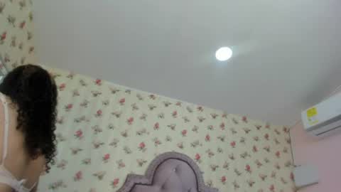 Snapshot of crystal_watson0 chatting on August 1, 1:10 pm Milf Latina online show from August 1, 1:10 pm