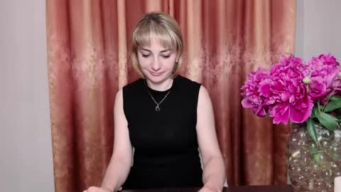 Mary online show from June 4, 7:53 pm