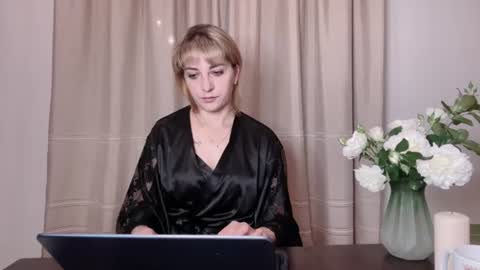 Snapshot of crystalfever_ chatting on June 21, 8:00 pm Mary online show from June 21, 8:00 pm