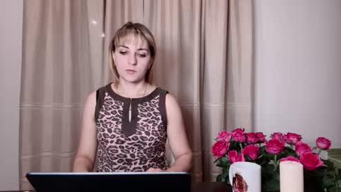 Snapshot of crystalfever_ chatting on June 25, 8:02 pm Mary online show from June 25, 8:02 pm