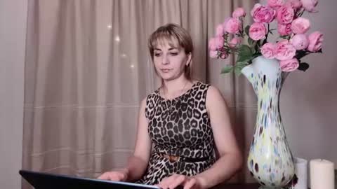 Snapshot of crystalfever_ chatting on July 2, 8:04 pm Mary online show from July 2, 8:04 pm