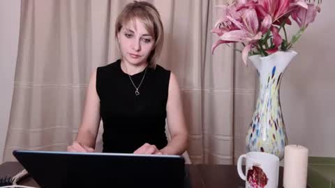 Snapshot of crystalfever_ chatting on July 12, 8:33 pm Mary online show from July 12, 8:33 pm
