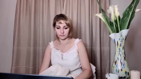 Snapshot of crystalfever_ chatting on July 20, 8:22 pm Mary online show from July 20, 8:22 pm