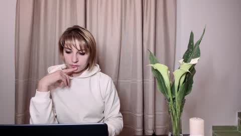 Snapshot of crystalfever_ chatting on July 28, 8:45 pm Mary online show from July 28, 8:45 pm