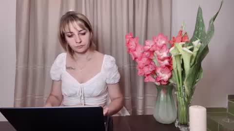 Snapshot of crystalfever_ chatting on July 31, 8:41 pm Mary online show from July 31, 8:41 pm