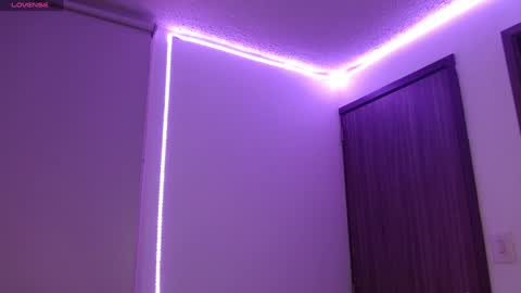 Snapshot of crystalitesq chatting on January 11, 3:23 am Olivia online show from January 11, 3:23 am