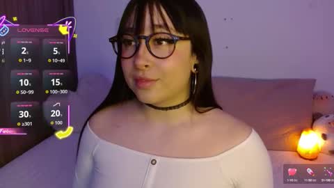 Snapshot of crystalitesq chatting on October 1, 1:33 am Olivia online show from October 1, 1:33 am