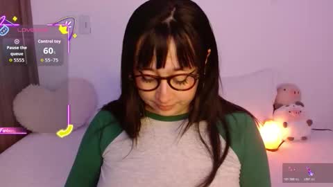 Snapshot of crystalitesq chatting on October 23, 12:32 am Olivia online show from October 23, 12:32 am