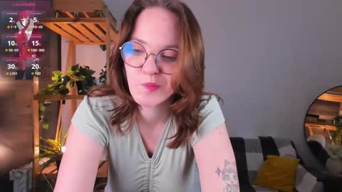 Snapshot of crystallglow chatting on February 17, 9:10 pm Kitty online show from February 17, 9:10 pm