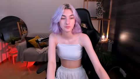 Snapshot of crystalluna__ chatting on October 5, 1:53 pm Mia online show from October 5, 1:53 pm