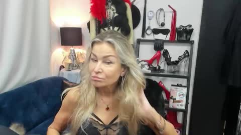 CrystalHotty online show from November 4, 5:17 am