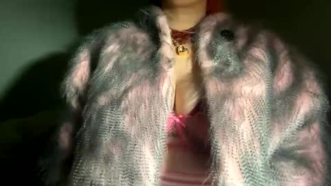 Snapshot of crystalyn777 chatting on February 14, 6:21 am crystalyn777 online show from February 14, 6:21 am