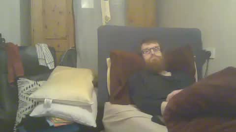 Snapshot of cs014g8493 chatting on April 29, 12:27 am chris online show from April 29, 12:27 am