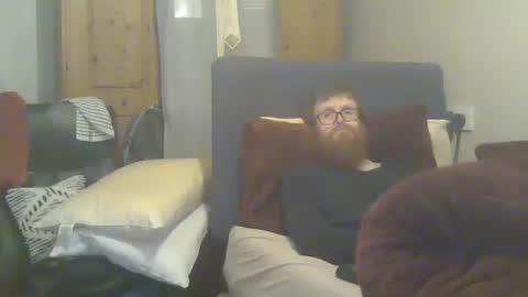 Snapshot of cs014g8493 chatting on May 7, 11:21 pm chris online show from May 7, 11:21 pm