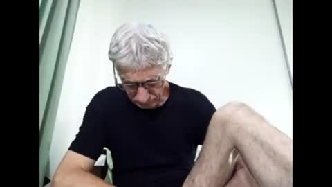 Snapshot of cucaio18 chatting on March 4, 1:45 am BIG UNCUT HARD COCK online show from March 4, 1:45 am