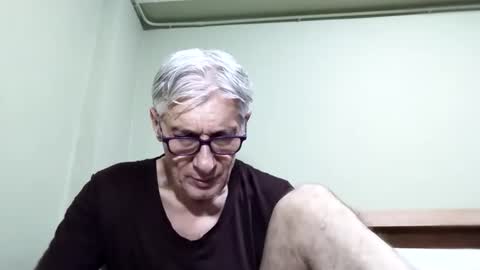 Snapshot of cucaio18 chatting on October 3, 4:53 am BIG UNCUT HARD COCK online show from October 3, 4:53 am