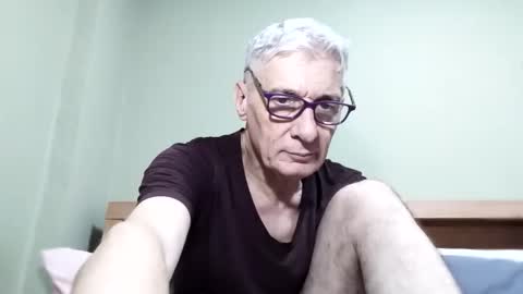 Snapshot of cucaio18 chatting on October 5, 4:00 am BIG UNCUT HARD COCK online show from October 5, 4:00 am