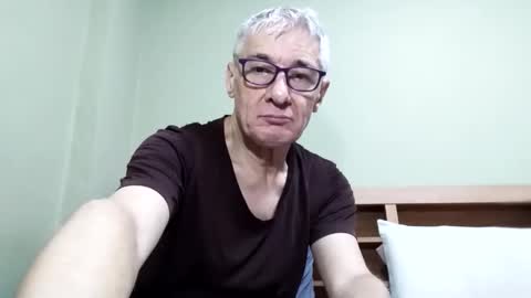 Snapshot of cucaio18 chatting on October 6, 2:09 am BIG UNCUT HARD COCK online show from October 6, 2:09 am