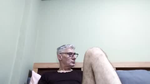 Snapshot of cucaio18 chatting on October 14, 2:12 am BIG UNCUT HARD COCK online show from October 14, 2:12 am