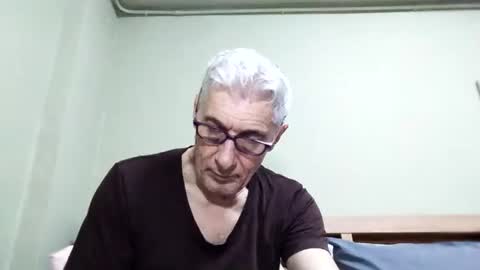 Snapshot of cucaio18 chatting on October 15, 12:33 am BIG UNCUT HARD COCK online show from October 15, 12:33 am