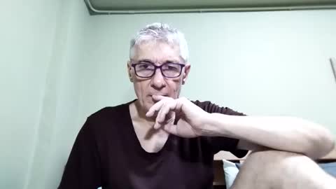 Snapshot of cucaio18 chatting on October 19, 1:28 am BIG UNCUT HARD COCK online show from October 19, 1:28 am