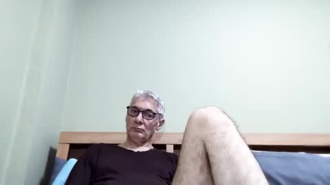 Snapshot of cucaio18 chatting on October 20, 1:06 am BIG UNCUT HARD COCK online show from October 20, 1:06 am