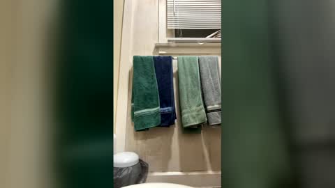 cuckieslut1 online show from April 17, 11:57 am