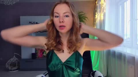 Snapshot of cuddle_kitten chatting on December 15, 7:13 am Alexia online show from December 15, 7:13 am