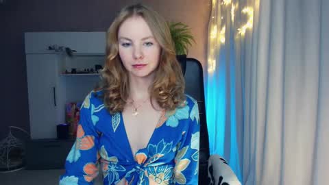 Snapshot of cuddle_kitten chatting on December 18, 2:28 pm Alexia online show from December 18, 2:28 pm