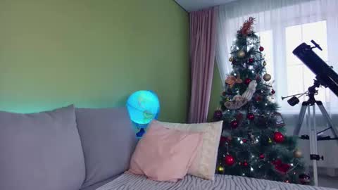 Snapshot of cuddle_kitten chatting on December 28, 7:33 am Alexia online show from December 28, 7:33 am