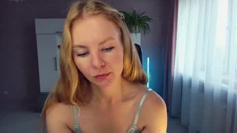 Snapshot of cuddle_kitten chatting on October 16, 5:19 am Alexia online show from October 16, 5:19 am