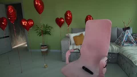 Snapshot of cuddle_kitten chatting on June 1, 5:31 am Alexia online show from June 1, 5:31 am