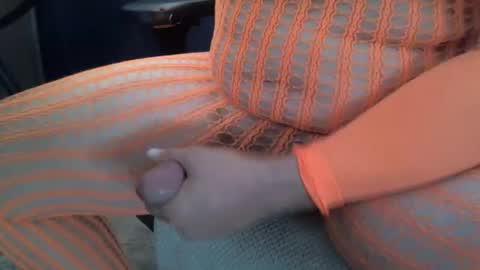 Snapshot of cuddlebeardeluxe chatting on October 29, 3:03 pm cuddlebeardeluxe online show from October 29, 3:03 pm