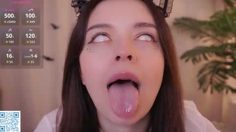 Ellie online show from October 25, 3:29 pm