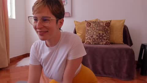 Leonela online show from February 18, 6:15 pm