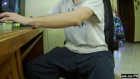 Snapshot of culonudo23 chatting on December 20, 9:17 pm Leo online show from December 20, 9:17 pm