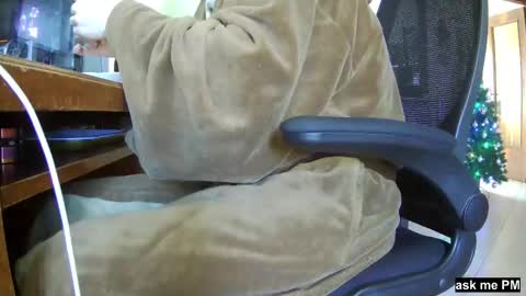 Snapshot of culonudo23 chatting on December 22, 9:33 am Leo online show from December 22, 9:33 am