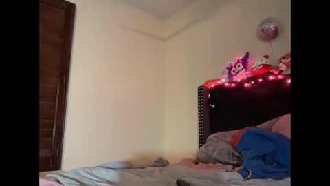 cum2charmxx online show from October 12, 3:05 am