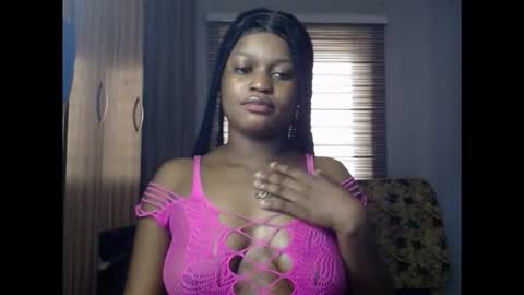 Snapshot of cum_ebony_petitxx chatting on February 15, 8:02 am cath online show from February 15, 8:02 am