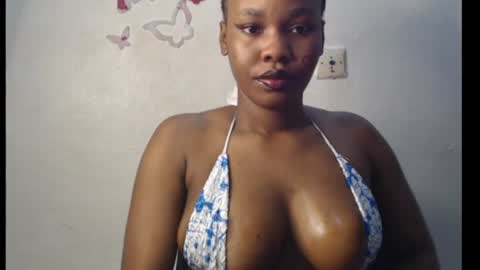 Snapshot of cum_ebony_xxxpetit chatting on June 22, 12:56 am Teeha online show from June 22, 12:56 am