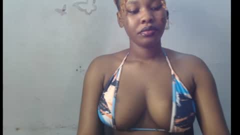 Snapshot of cum_ebony_xxxpetit chatting on June 23, 1:58 am Teeha online show from June 23, 1:58 am