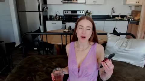 Quinn online show from October 11, 4:49 pm