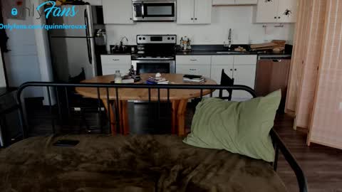 Quinn online show from October 15, 5:35 pm