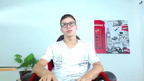 cumandres online show from September 10, 1:55 pm