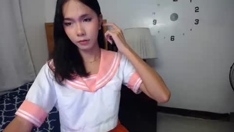 Elle online show from April 9, 2:44 pm