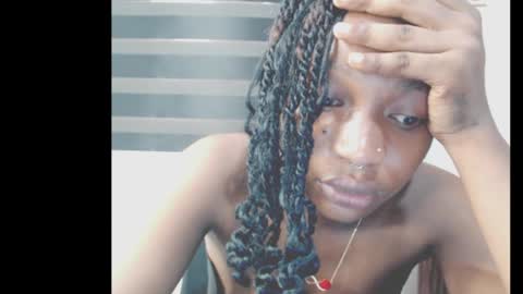 Snapshot of cumebony_petit chatting on May 4, 5:31 pm cumebony_petit online show from May 4, 5:31 pm