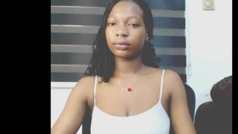 Snapshot of cumebony_petit chatting on May 11, 6:08 am cumebony_petit online show from May 11, 6:08 am
