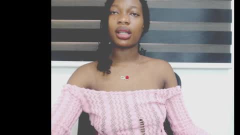 Snapshot of cumebony_petit chatting on May 13, 7:06 am cumebony_petit online show from May 13, 7:06 am