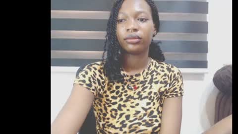 Snapshot of cumebony_petit chatting on May 16, 2:16 pm cumebony_petit online show from May 16, 2:16 pm